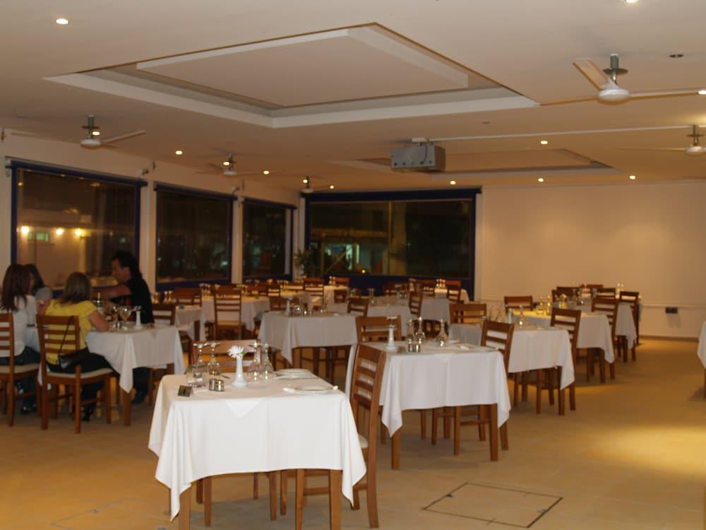 Daphne Hotel Apartments (Adults Only) Paphos Exterior photo