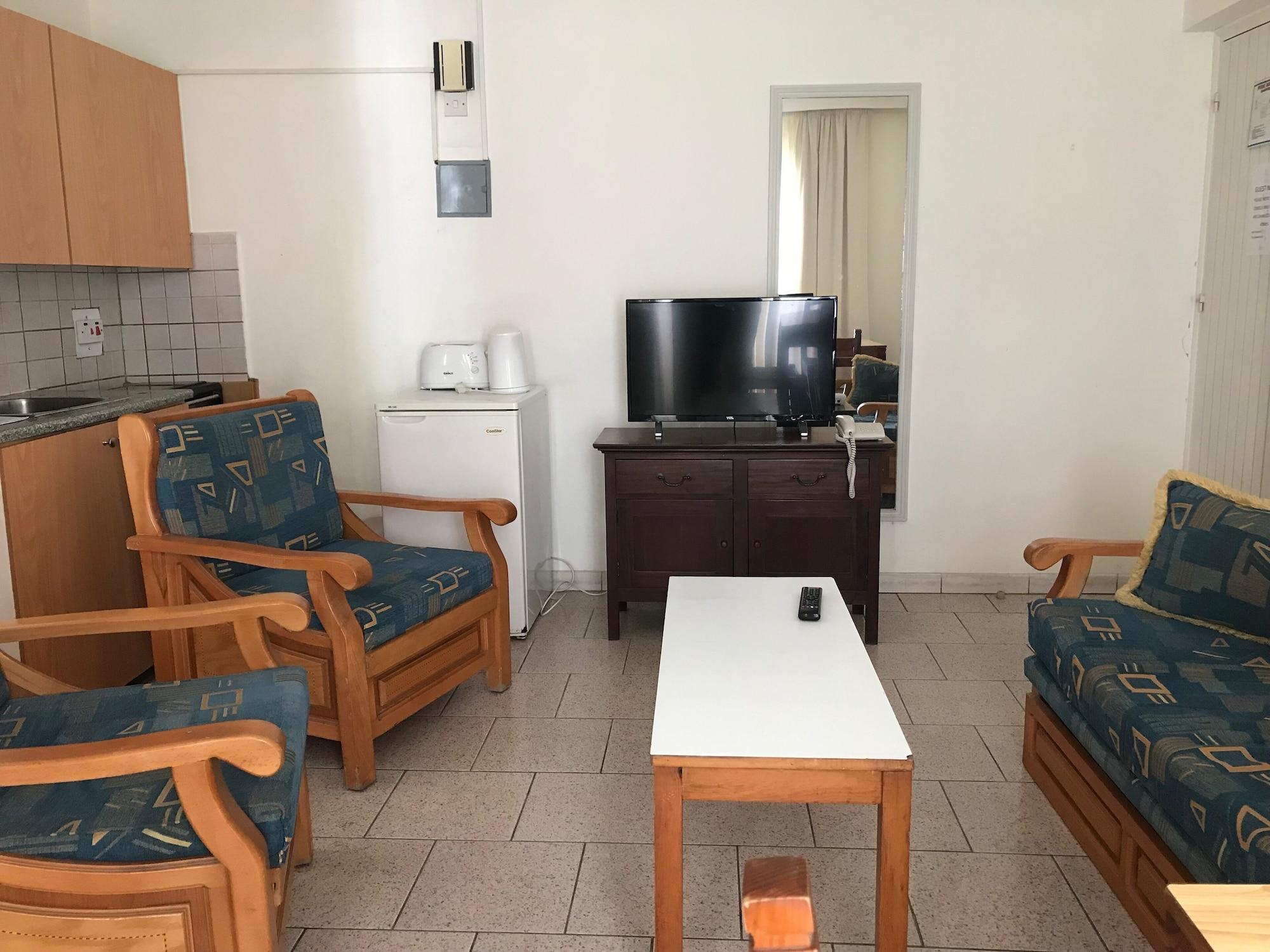 Daphne Hotel Apartments (Adults Only) Paphos Exterior photo