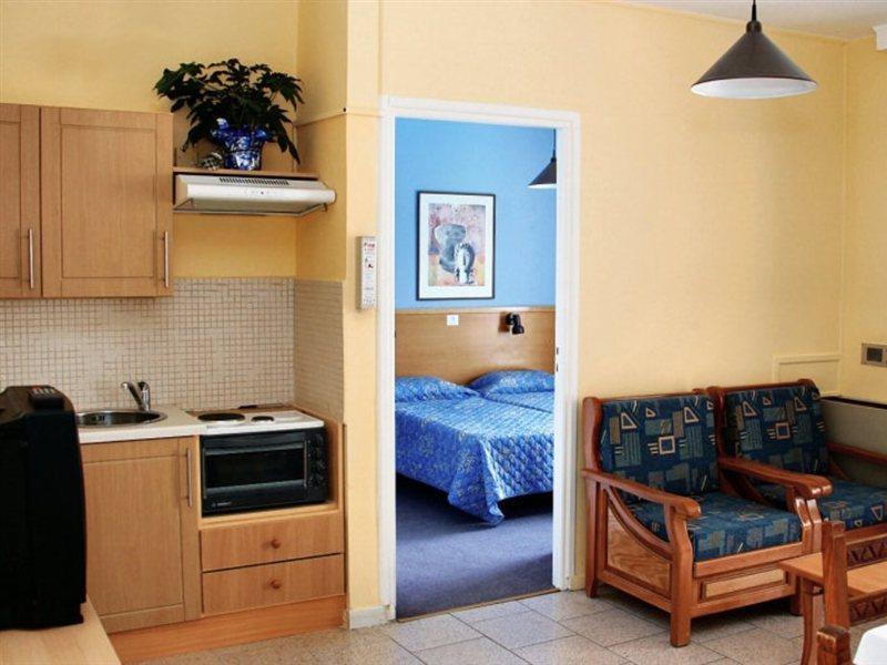 Daphne Hotel Apartments (Adults Only) Paphos Exterior photo