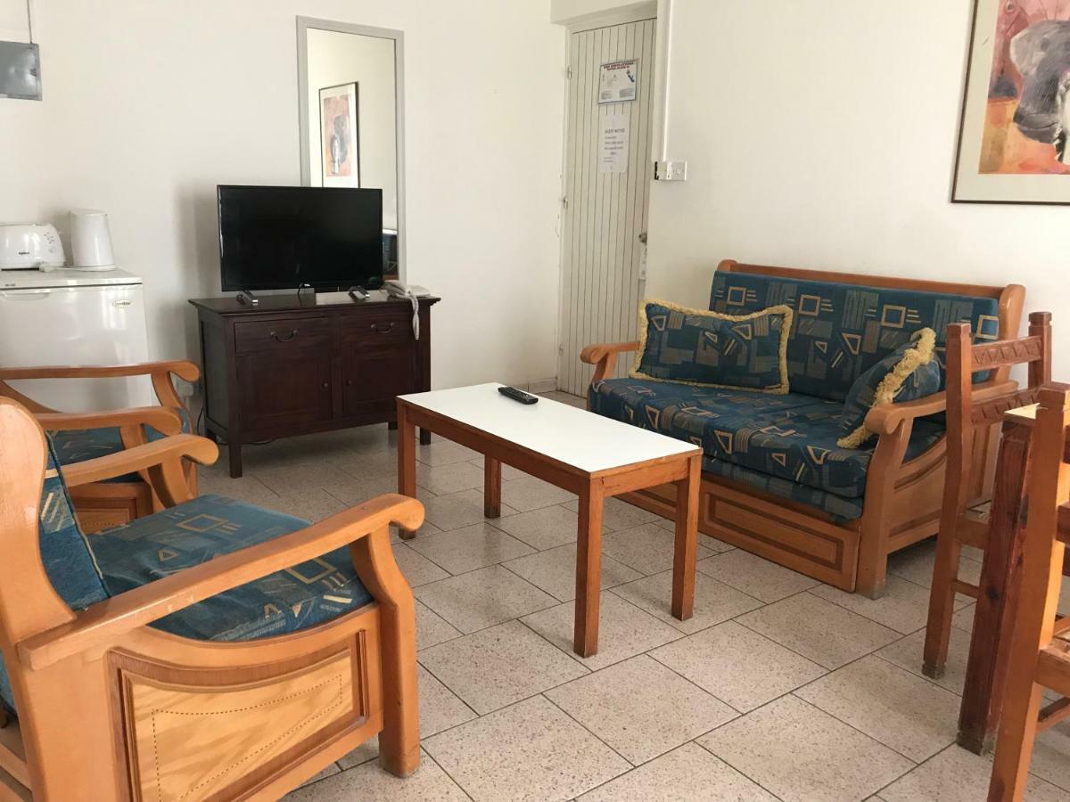 Daphne Hotel Apartments (Adults Only) Paphos Exterior photo