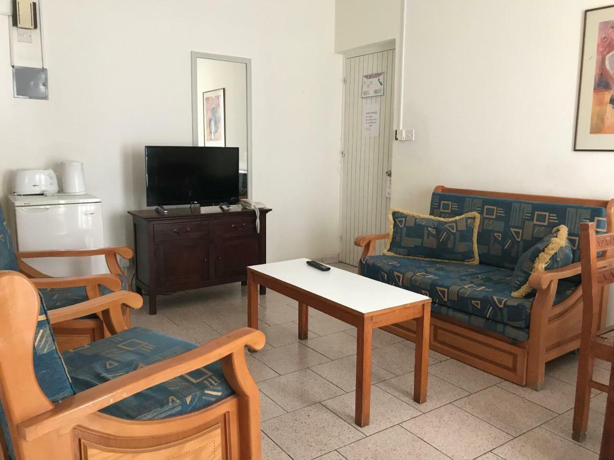 Daphne Hotel Apartments (Adults Only) Paphos Exterior photo